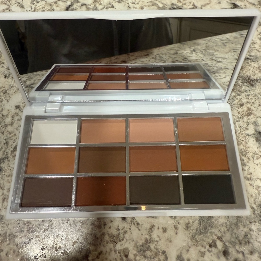 Lash Step “Matte About you” 12 shades eyeshadow